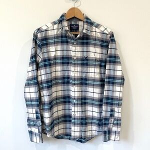 American Eagle Classic Fit Men's Blue and White Plaid Button Up